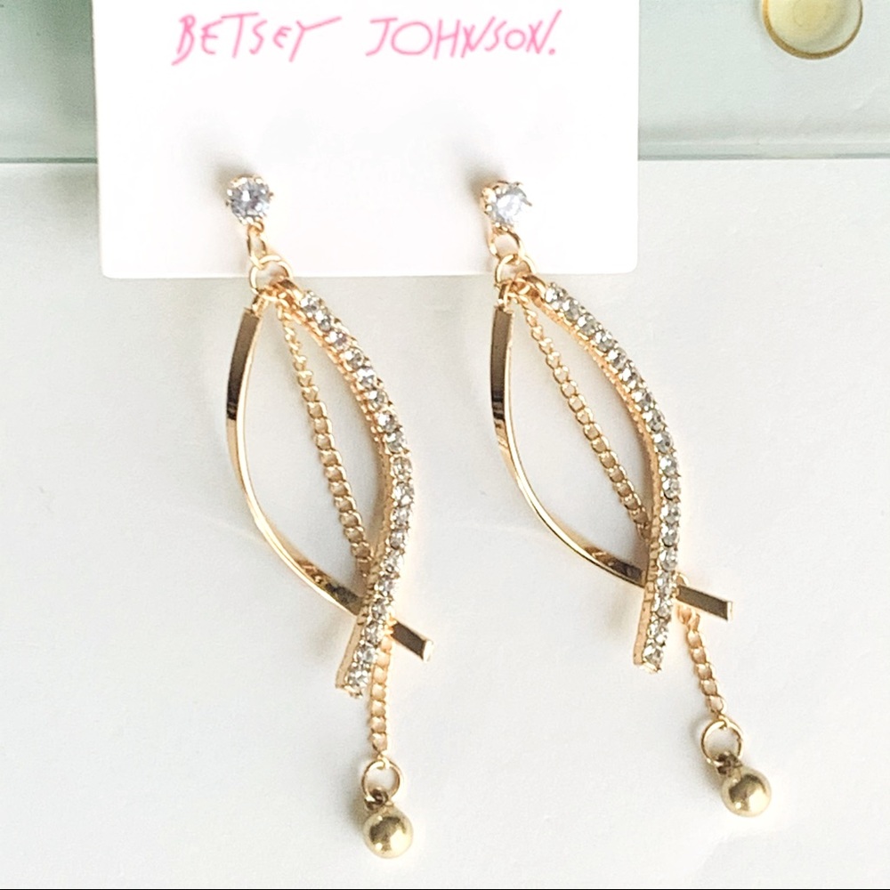 🌸 3/$30 🌸 Betsey Johnson Style - Chic Golden Drop Earrings